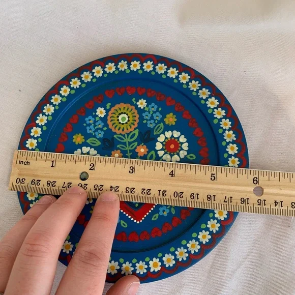 ✨SOLD✨Hand painted Round Wooden Flower Plate - Picture 3 of 4